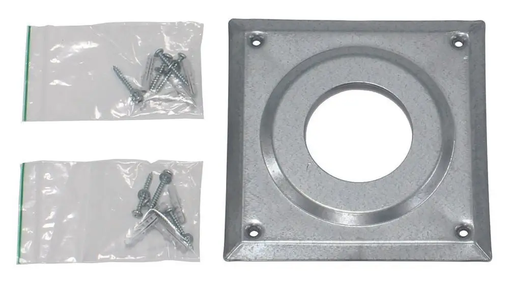 Zwei Wandrosetten aus Metall mit einer zentralen Öffnung, um Abgasleitungen zu führen, zusammen mit zwei Packungen Schrauben und Montageteilen von Vaillant.